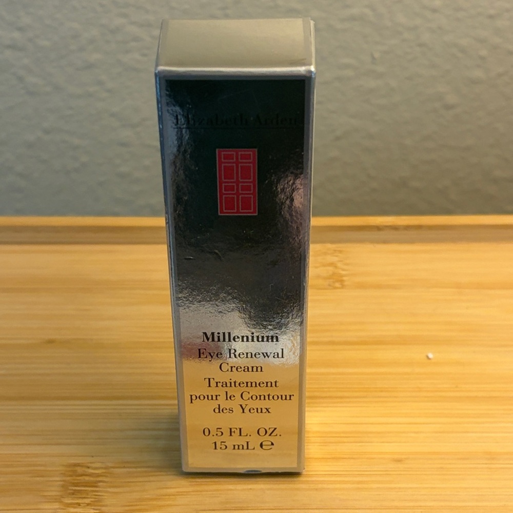 Elizabeth Arden Millennium Eye Renewal Cream - Silver & Red